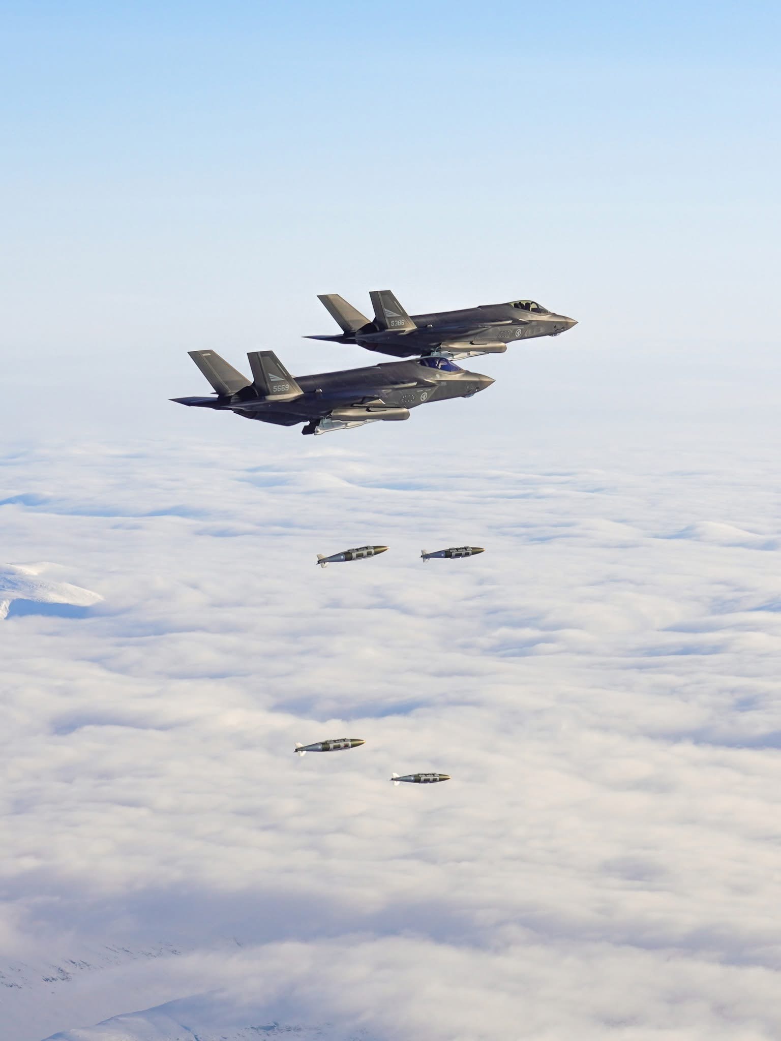 挪威空军（RNoAF）F35A扔JDAM空对空摄影今日肥电军用飞机信息汇 午安 