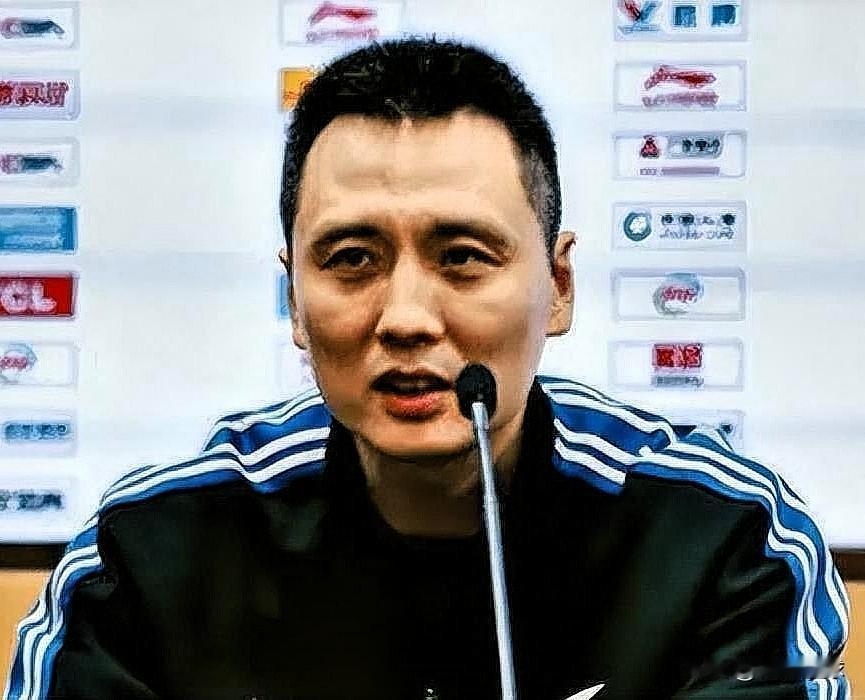 上海男篮主帅卢伟赛后志得意满啊！

今晚上海97-77战胜浙江。赛后，卢伟指导接