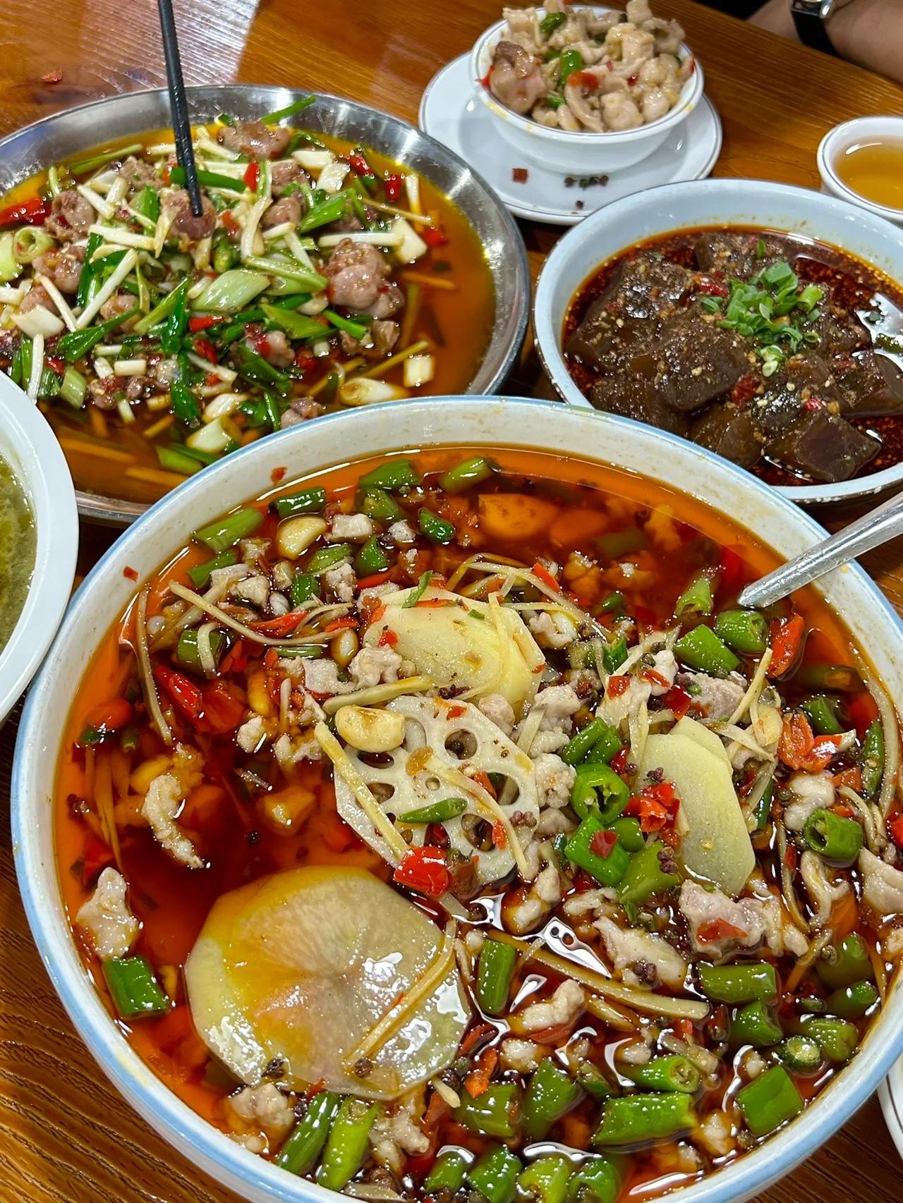 真心分享，成都本地人爱吃的一家店


确实是本地人爱吃的店，去吃的基本上是附近的