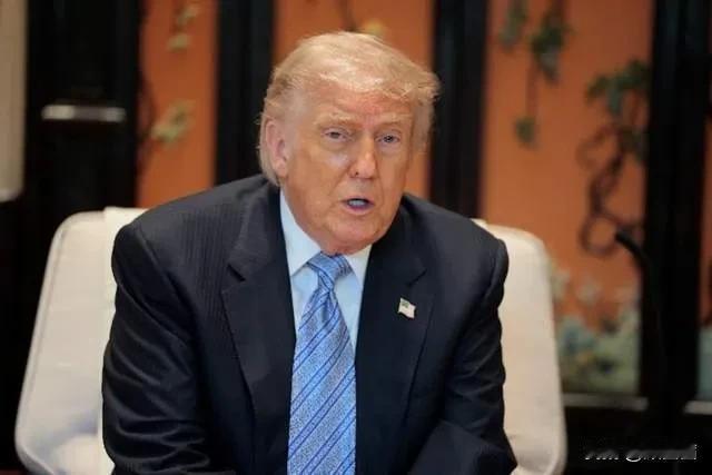 特朗普刚回国就狂晒15张访华照，美国鹰派彻底坐不住了！
 
谁也没想到，特朗普一