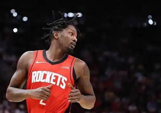 进入首发的奥科吉真是厉害啊，火箭对阵湖人的比赛中，奥科吉首发登场，上半场打了15