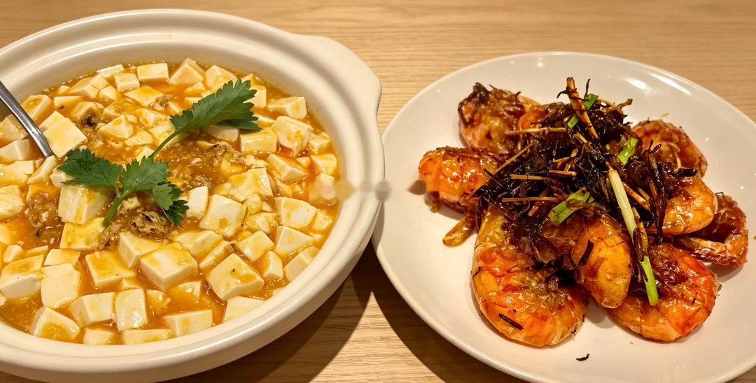 宵夜 | | 蟹粉豆腐～油爆虾🥢🍚。开心时刻，辛苦一天必须犒劳自己，好好吃饭