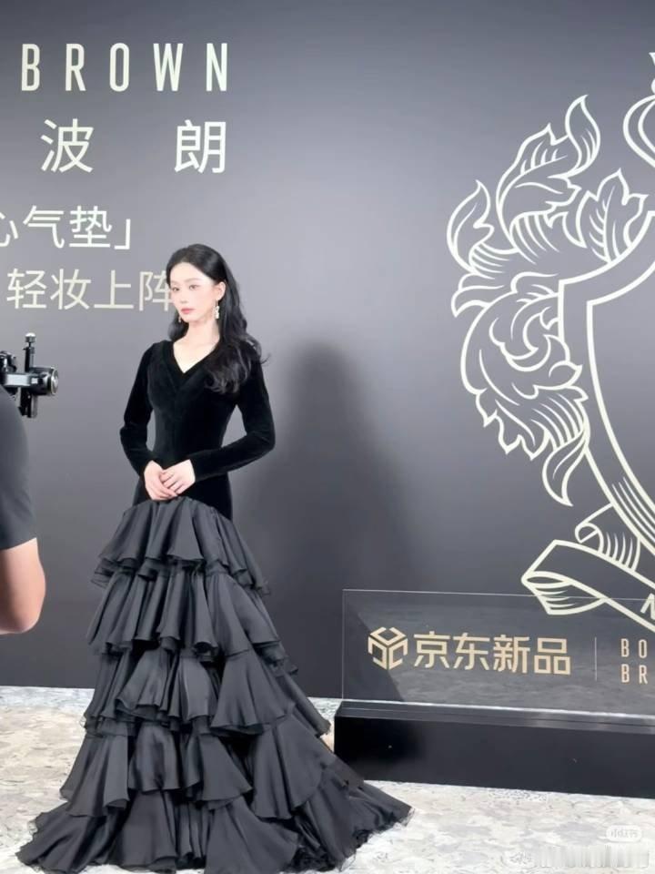 刘诗诗今天直播活动，身穿Juana Martín 2025秋冬高级定制，感觉这比