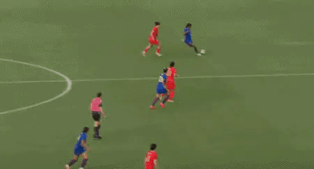 北京时间12月3日凌晨，中国女足做客迈阿密挑战世界排名第三的美国女足，(双方最近