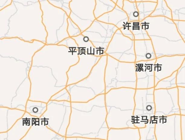 “臣本布衣，躬耕于南阳。”诸葛亮在南阳过隐居生活，离曹操大本营许昌，好像并不远吧