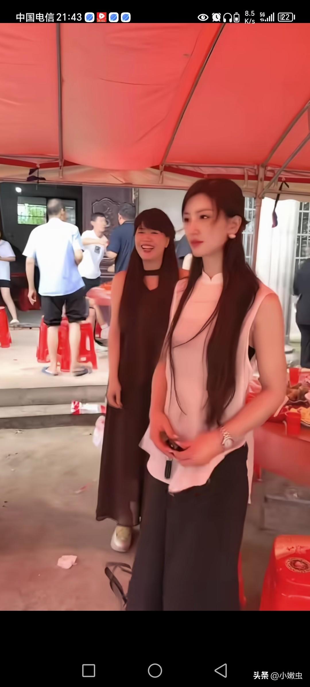 农村办好事，为啥美女挺多的。
平时也没见其亲戚有这号美女。
但办好事，真的难得一