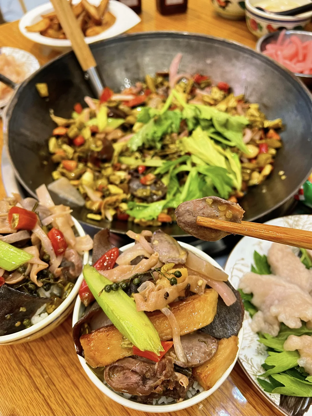 在潮州！下饭届的扛把子🍚泡椒鸡杂