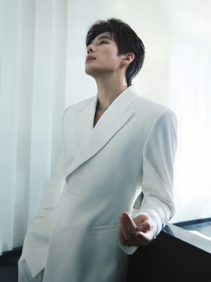 王安宇白马王子 王安宇白西装完全王子来的 王安宇白马王子，王安宇白西装完全王子来