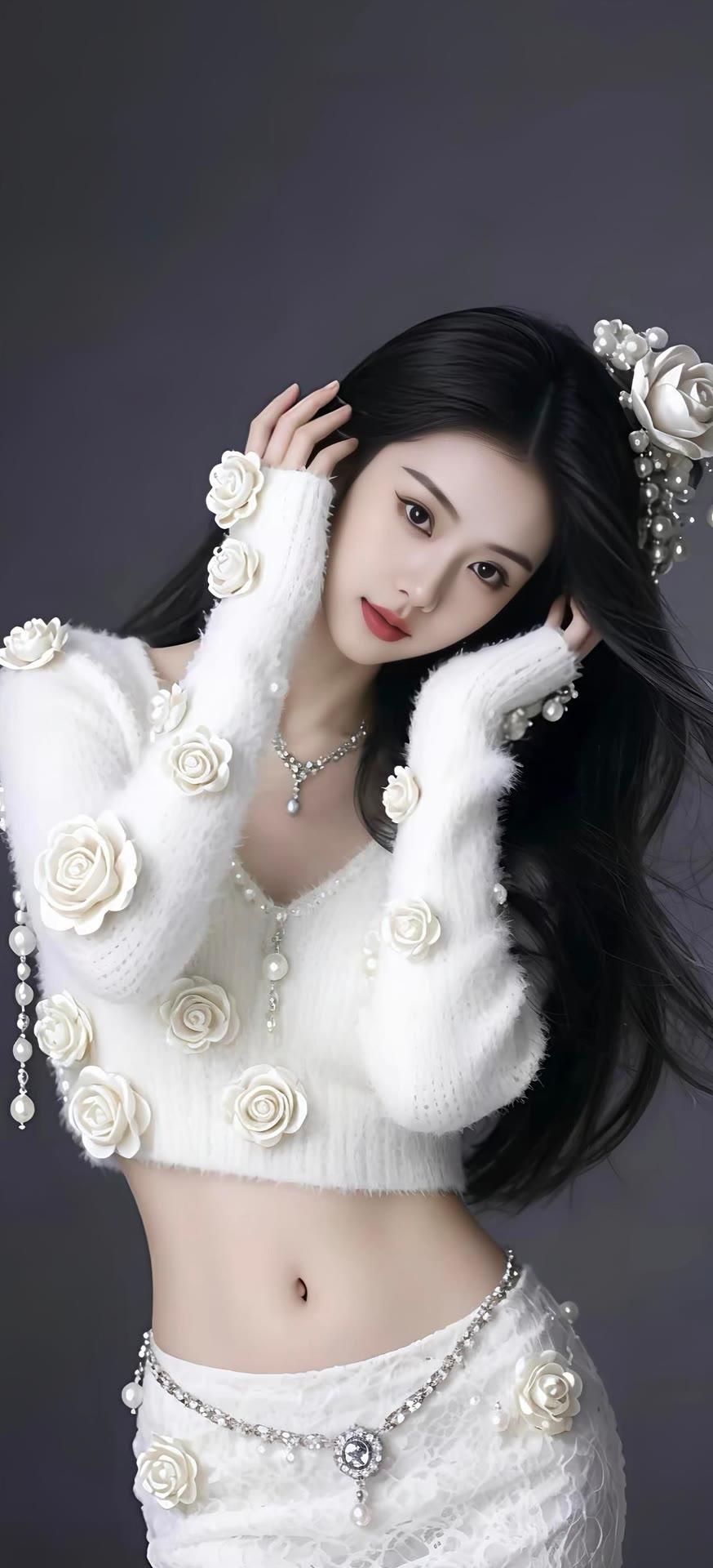 梦幻白玫瑰少女，优雅气质满分！🌹✨