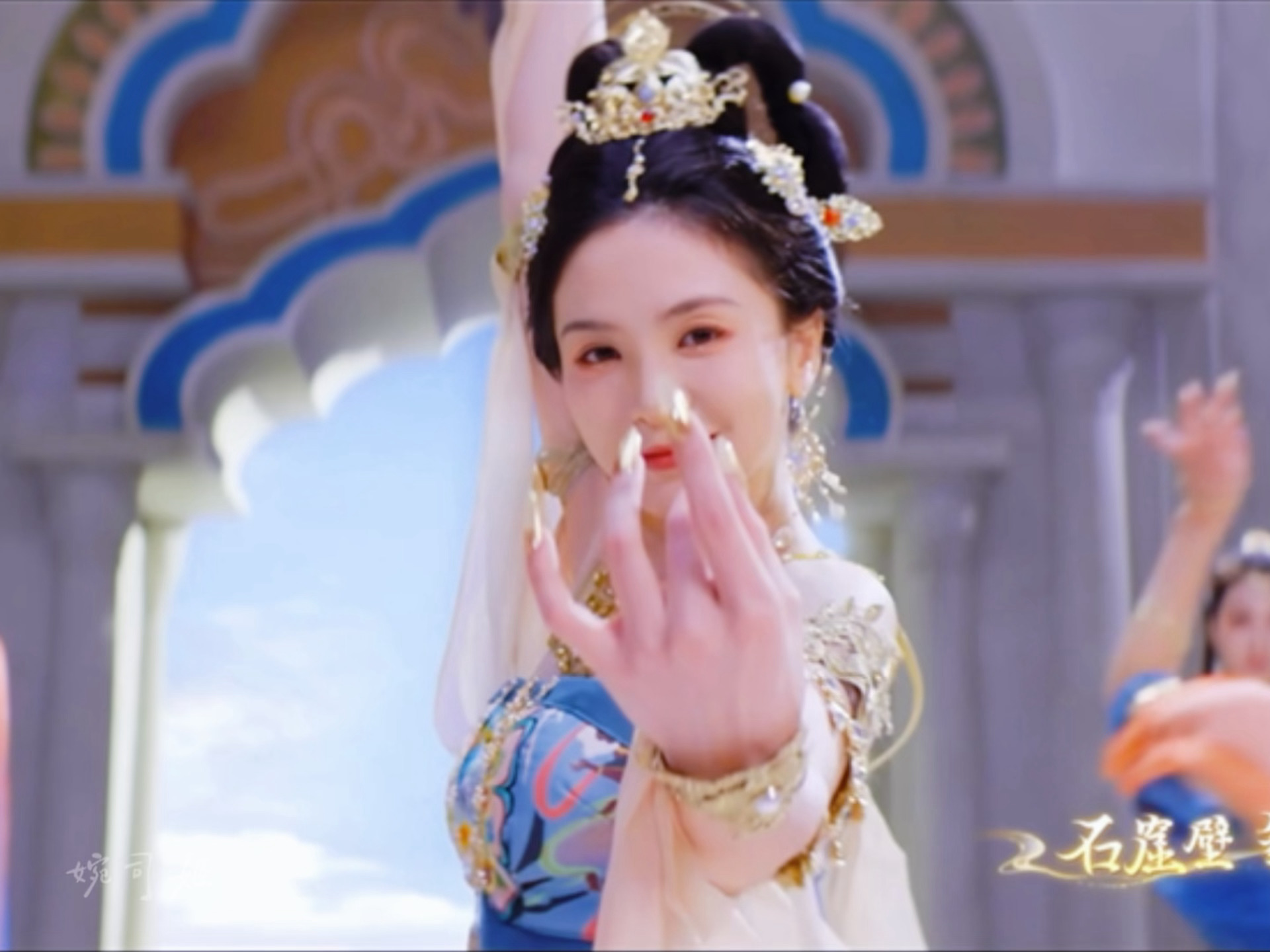 “翩若惊鸿，婉若游龙。” 