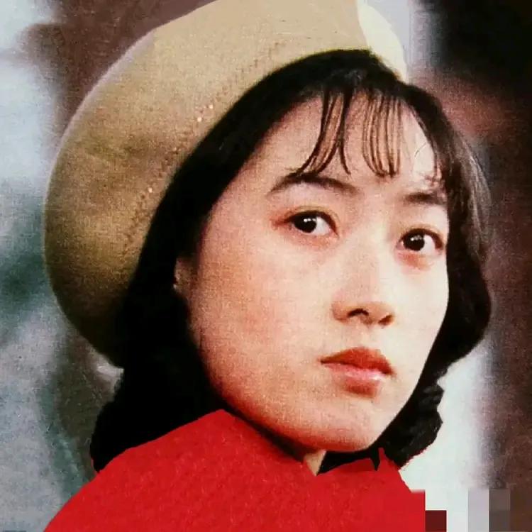 龚莹，八十年代的影视演员，她只演过两部作品《包氏父子》中的安淑杰，《济公》中的阿