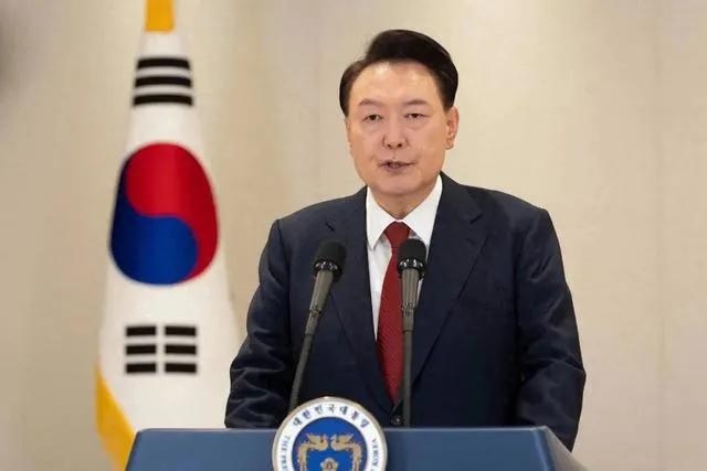 韩国曾有多位总统面临弹劾，以下是较受关注的几次：
 
卢武铉弹劾案
 
2004