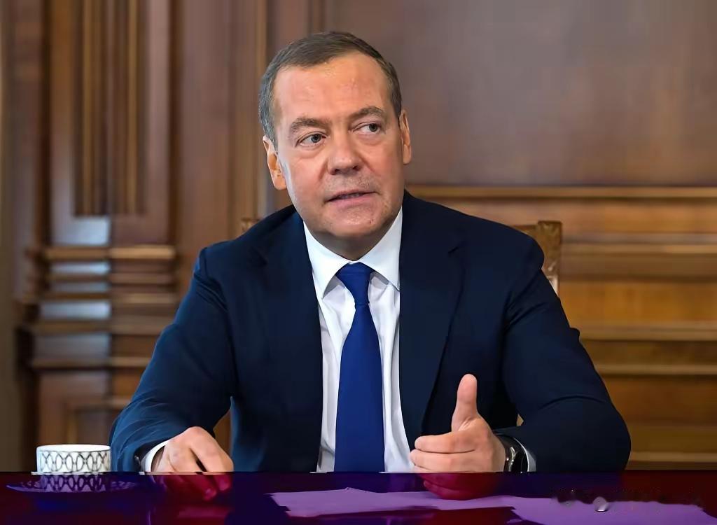 美国赢麻了，俄罗斯输惨了。不是输在顿巴斯的战壕里，是输在了地缘格局上。四年炮火，