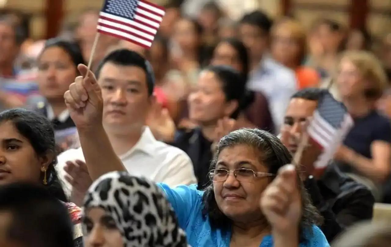 离谱！美国华人来华生活两周，回国直接推翻从前想法！曾经笃定美国持续衰败，如今宣称