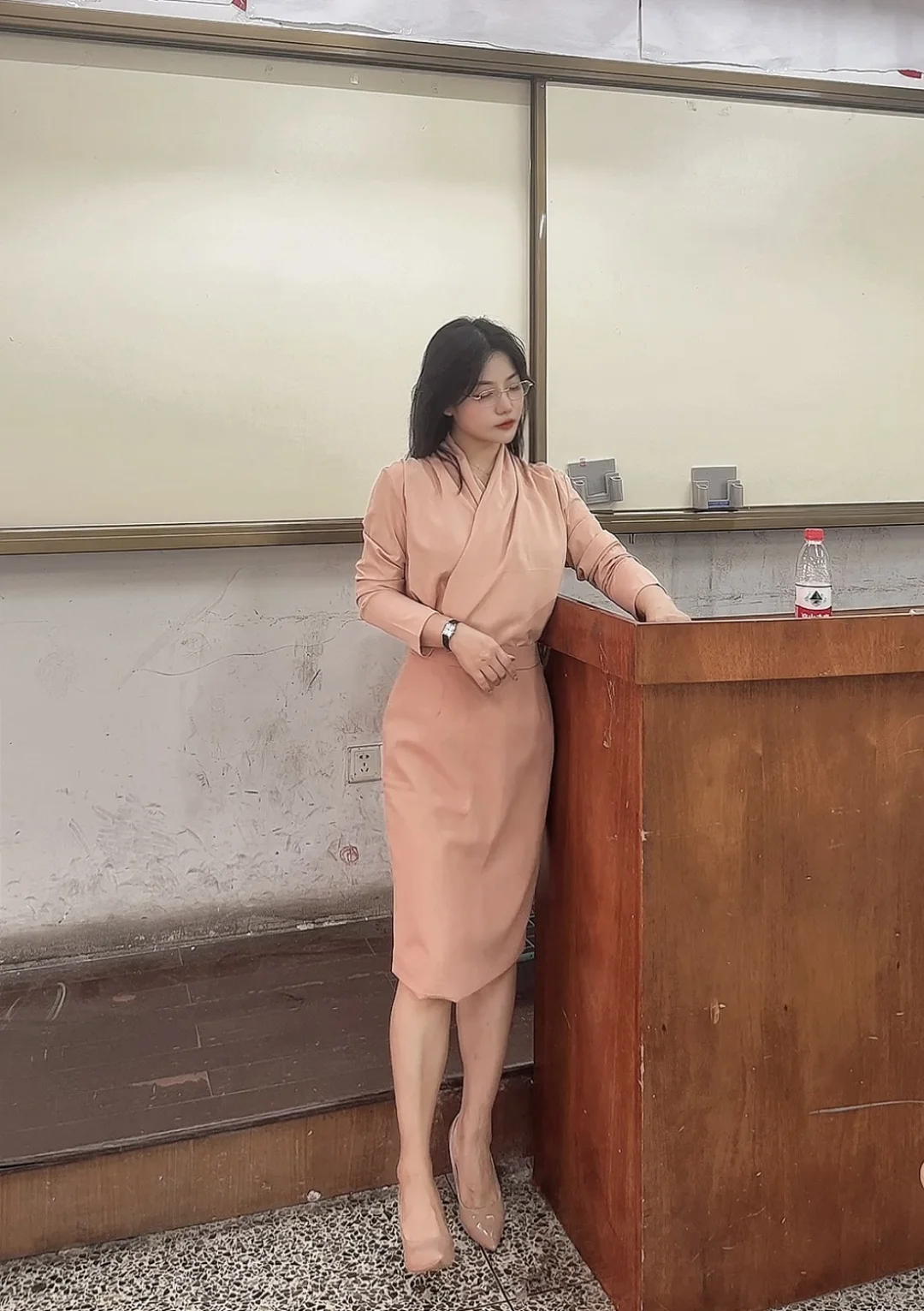 80后体制内女老师到底有多美？