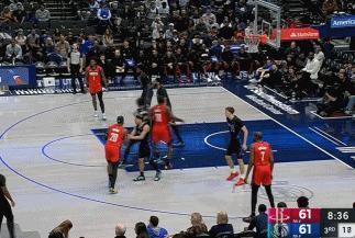 火箭要起势，双子星终于苏醒！
北京时间12月7日，火箭与独行侠的比赛来到第3节8