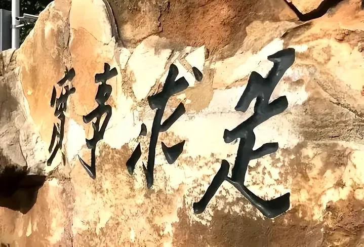 “爱”是相互的，不是教育出来的，如果简单的教育就可以让他们爱谁恨谁，只能说他们的
