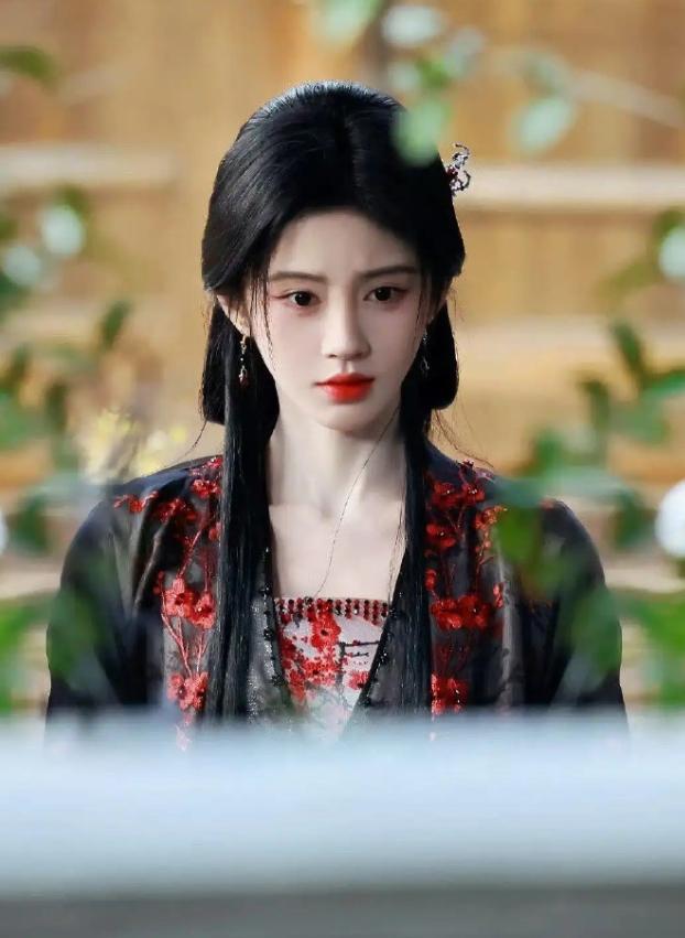 鞠婧祎《万花世界》5月开机！
王一栩透露，《万花世界》这个项目筹备非常完善，投资