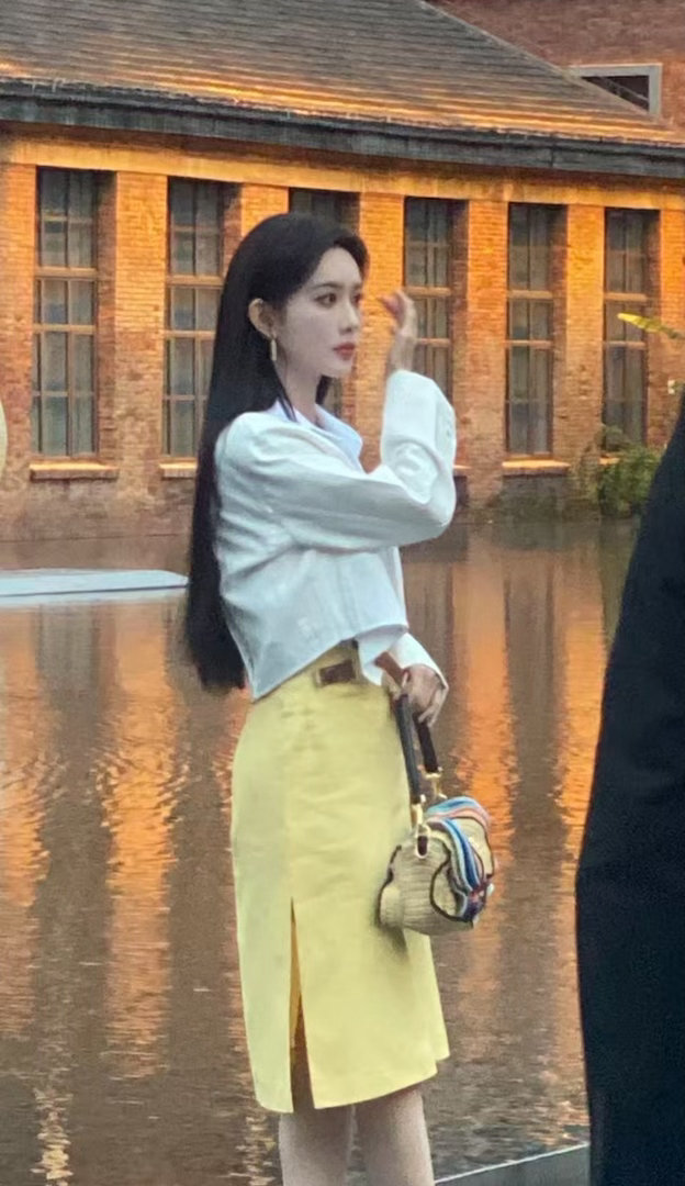 何与 孟子义 今日景德镇线下品牌活动生图状态 