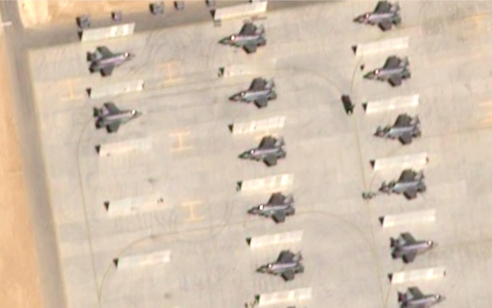 美伊冲突 今天的卫星图像显示，至少有 70 架不同类型的美国军用飞机停放在约旦穆