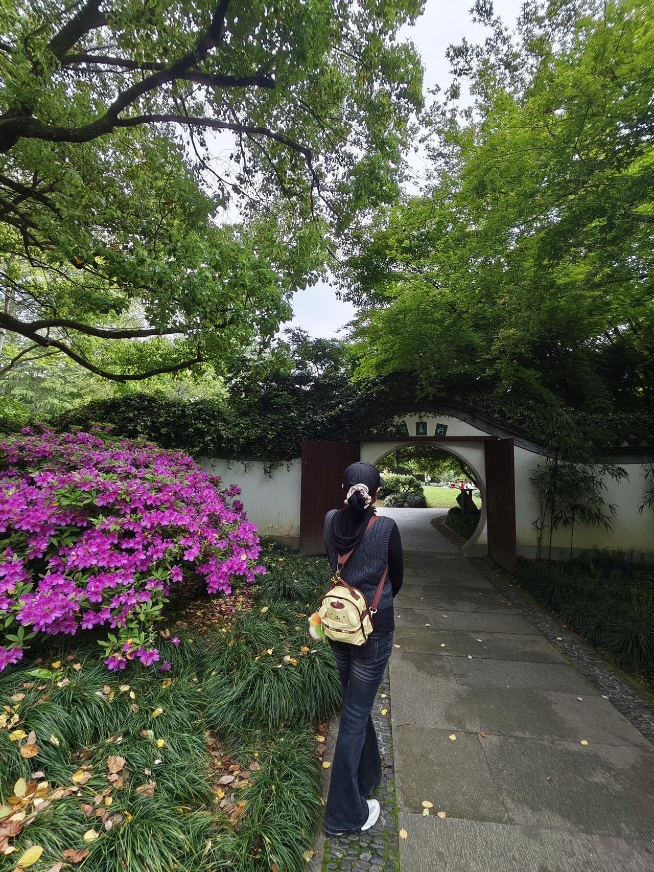 杭州今天最高温度24℃正是游览自然博物馆好天气。

双休日来到杭州自然博物馆游览