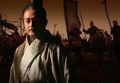 公元前 338 年，商鞅被秦惠文王判了车裂之刑，临刑前，他对着监斩官冷笑：“我商