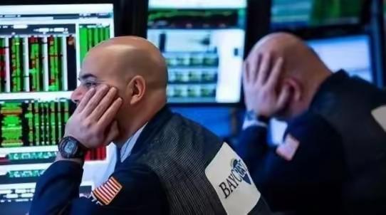 一旦中国今天清空全部7307亿美元美债，明天我们自己的出口企业，就将接不到一张新