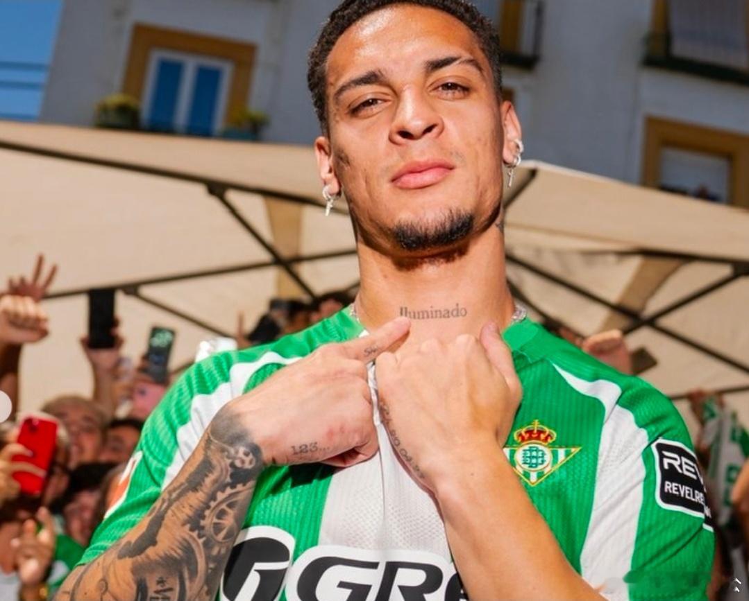 安东尼总结2025年：跌倒让我领悟，泪水让我愈发坚强今天，安东尼更新社媒，对于刚