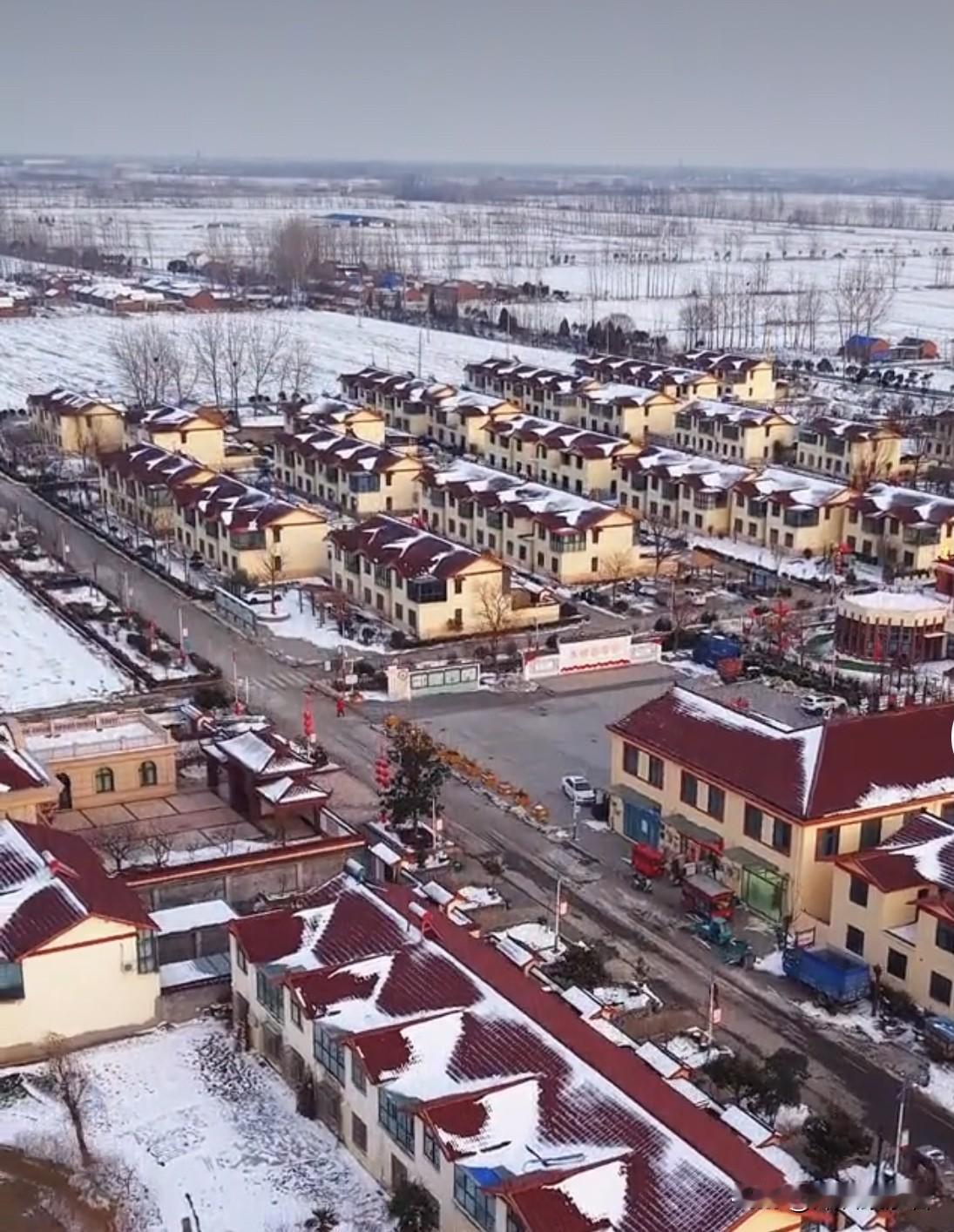 快过年了，刘强东喊乡亲们领年货的大喇叭雄浑响起。其实刘强东可以干一件更有深远价值