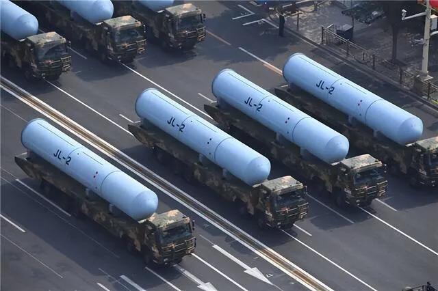 美国：5000+枚核弹头
俄罗斯：5000+枚核弹头
中国：400+枚核弹头
然
