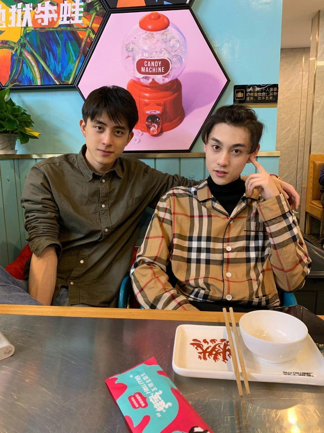 考古田栩宁全是敖瑞鹏的笑料本来以为是高冷帅哥合集，结果变成敖瑞鹏搞笑特辑，田栩宁