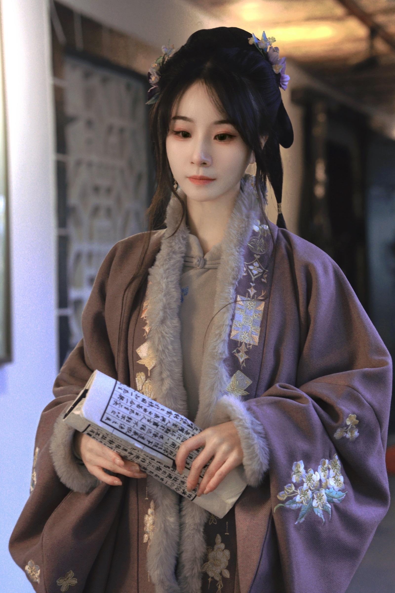 风雪依稀秋白发尾……