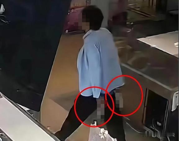 浙江金华，一男子喝了酒醉醺醺的进入一家超市，看到美艳的老板娘在前台收银，男子就在
