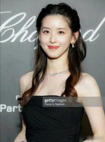 奶茶妹妹章泽天的G社生图不比女明星差啊！ ​​​