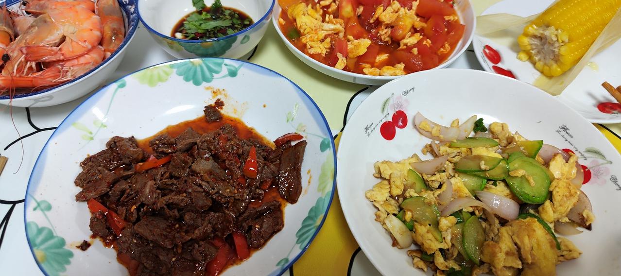 擦地，归纳物品
整理衣柜
卫生间大清扫
都会拉伸手臂，腿部肌肉