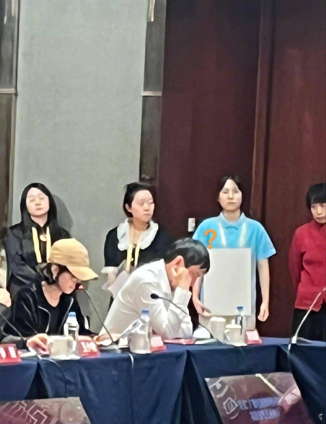 #赵丽颖雷佳音没睡醒就要开会##赵丽颖雷佳音没睡醒#怎么还要开会啊[允悲]让我想