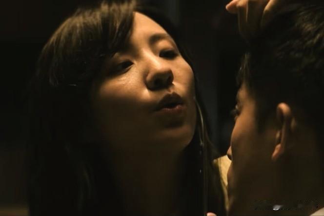 二刷《危险关系》，才看懂导演藏在全家福里的惊天大秘密。
许靖云那个孩子的生父，