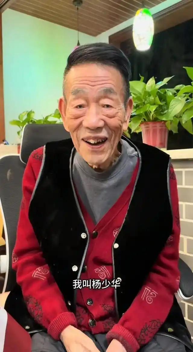 相声圈“老宝贝”走了！杨少华长寿秘诀背后全是心酸泪？七十岁登台比赛，台下评委都是