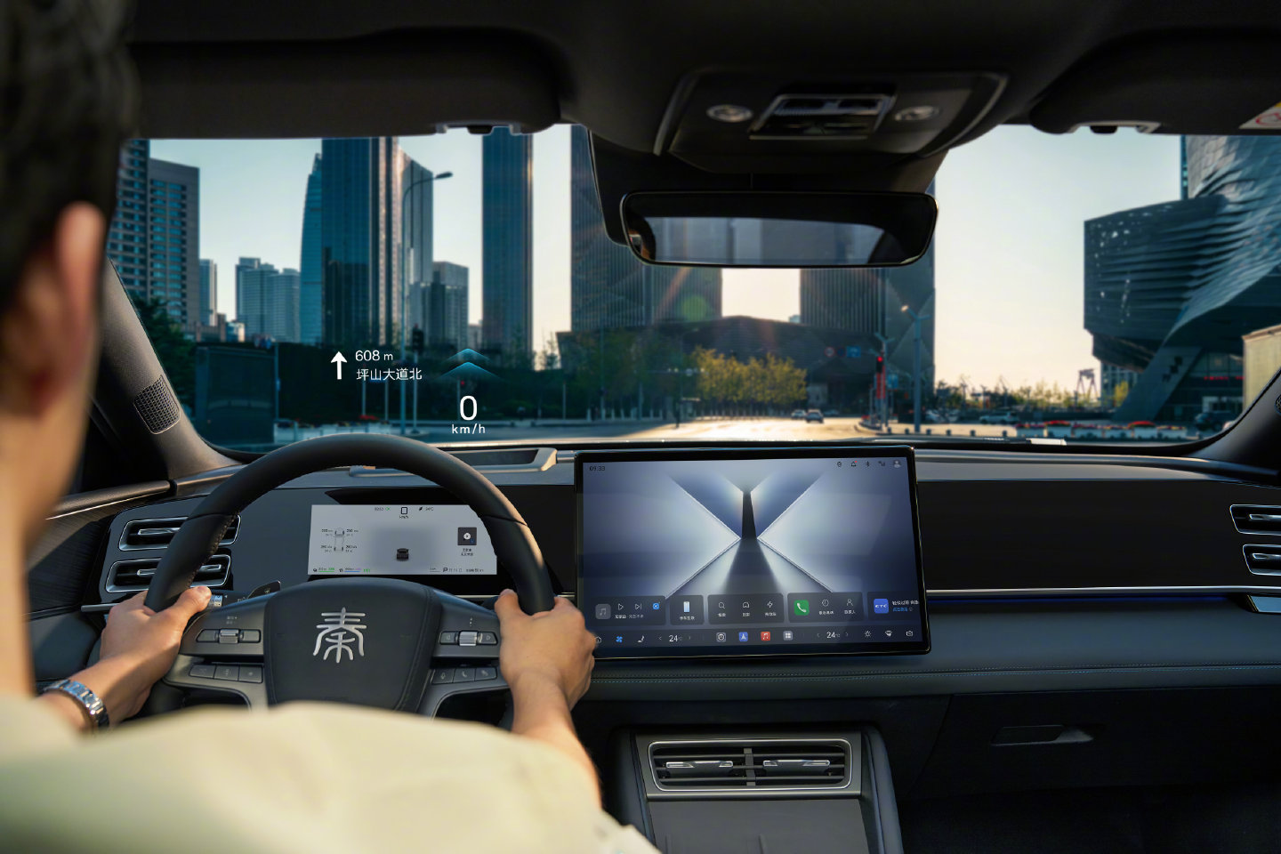 秦家族210KM大电池DMi来了亏电油耗2.79升，综合续航能到2110公里。不