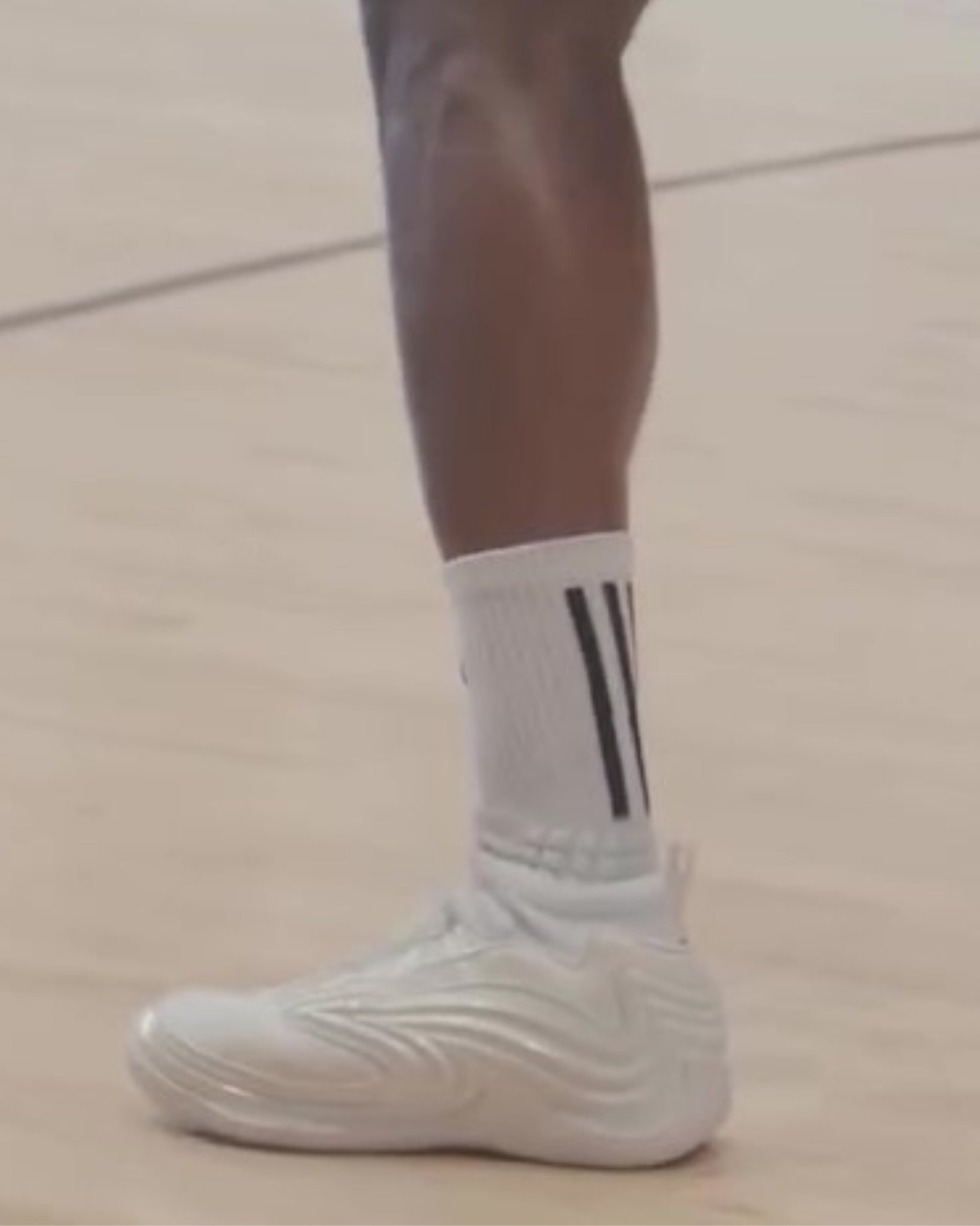 球队合练视频里的哈登11全白配色👀 ​​​