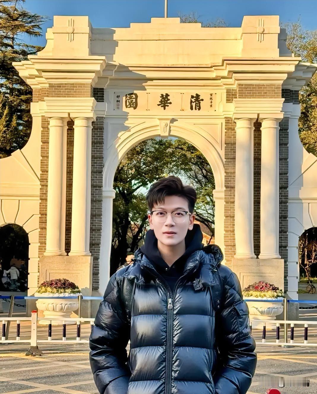 林子大什么鸟都有！
清华大学一男生到派出所报警，
说一位家长请他给孩子辅导，竟然