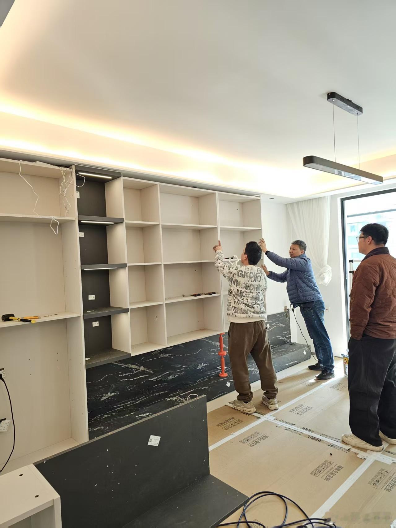 工作室装柜子ing师傅说慢工出细活～不能急！3万8200元的一套组柜期待成果