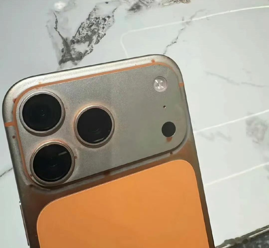 曝iPhone17 Pro Max被湿巾擦掉色要真能擦掉色，买橙色可以获得一个橙