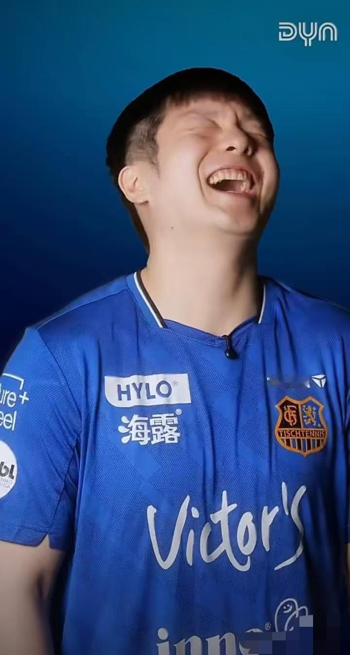 樊振东喜提英文名字Funny！
果然是很可爱很有趣的名字，
樊振东说现在朋友都叫