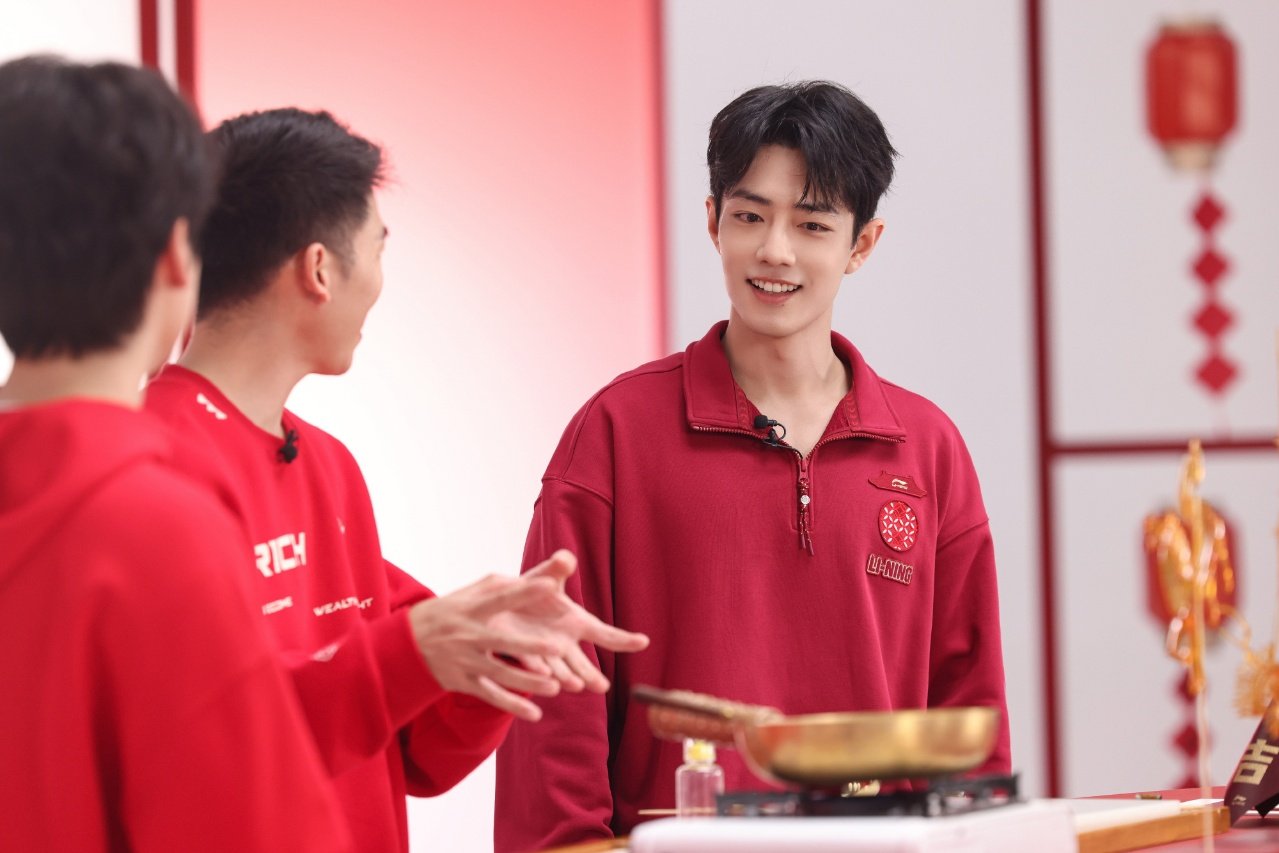 肖战一整套红色look肖战allred穿搭 啊啊啊红色的肖战好帅啊~ 肖战