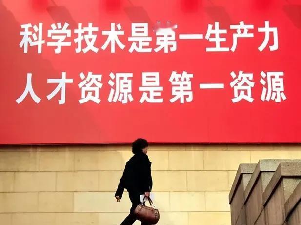 今天的幸福生活我们到底要感恩谁？我们要感恩科学家、知识分子

没有他们的努力，我
