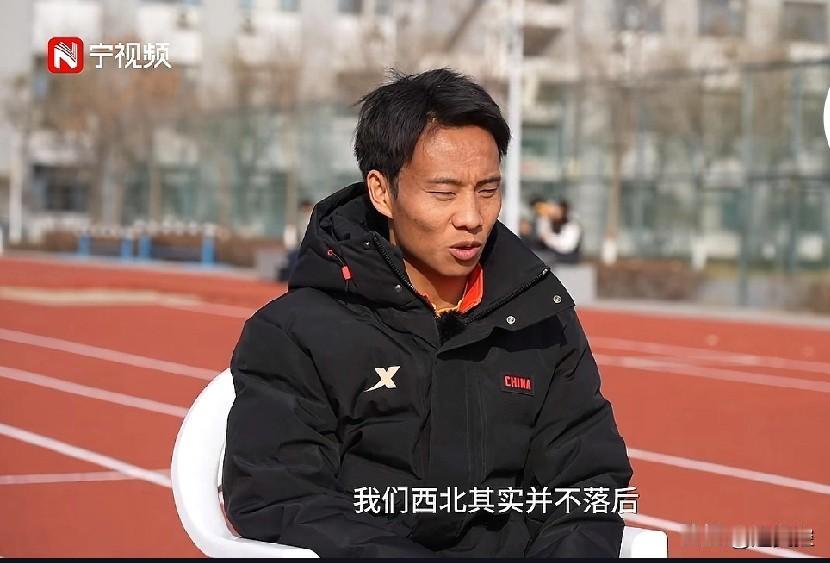 谁说我们宁夏长不出玫瑰，我就是！
     这是第15届全运会上夺得马拉松男子冠