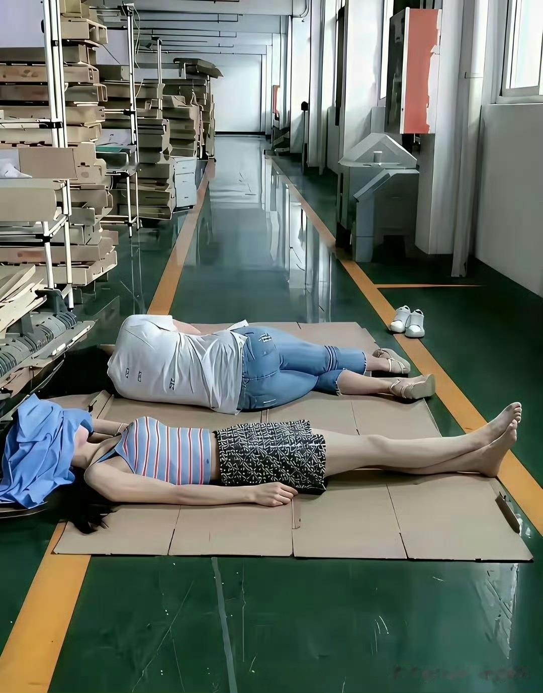 同样是职场午休，左边工资可能更高，你信吗？