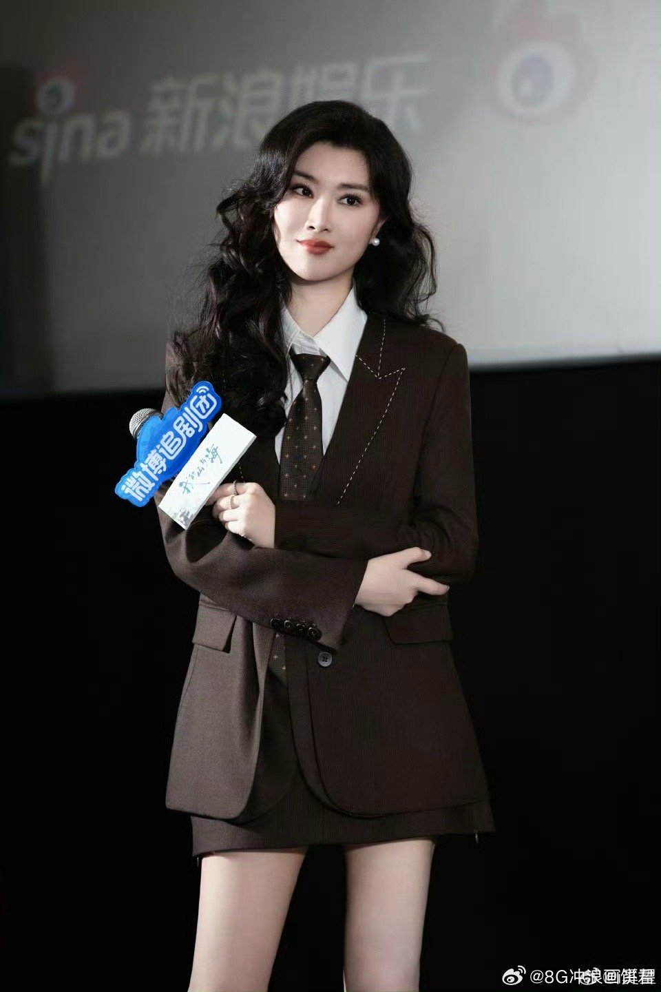 奚望在外打拼时髦小姨既视感看了妈妈生日照，终于明白这复古气质从哪来的了！果然美人