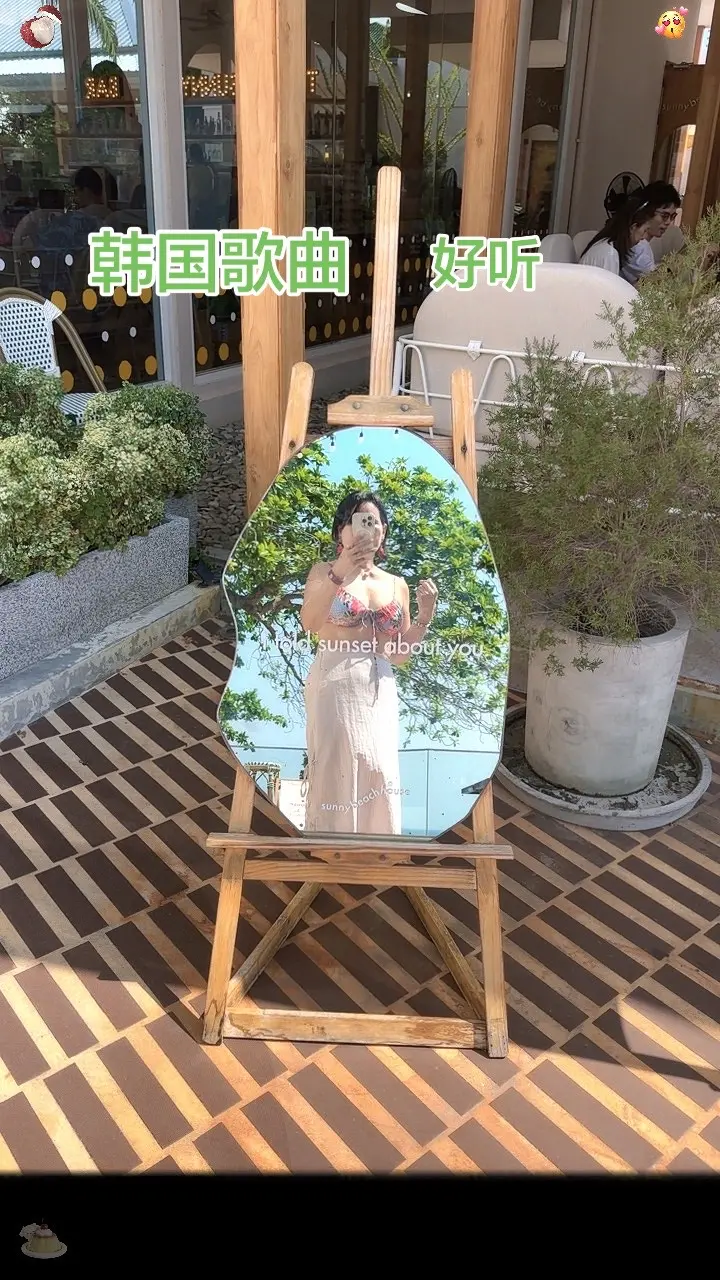 咖啡店拍照 第一次看展当然要记录